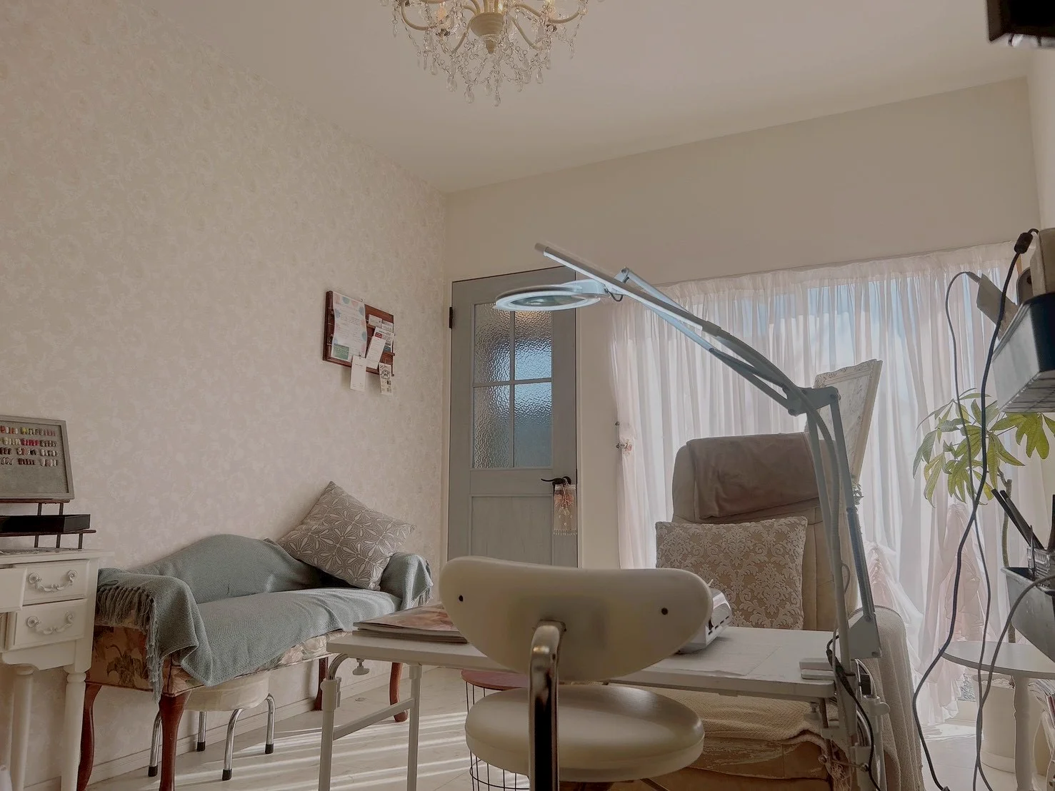 完全個室の隠れ家サロン